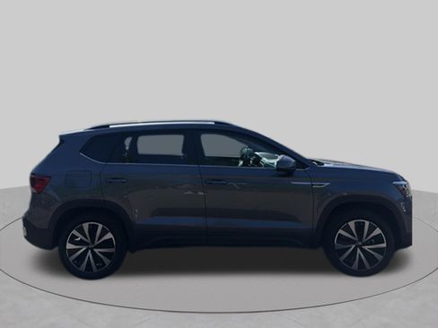 Used 2022 Volkswagen Taos SE AWD/4WD image 2