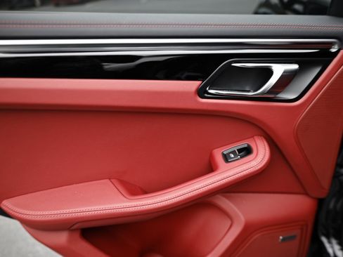 Used 2024 Porsche Macan image 24