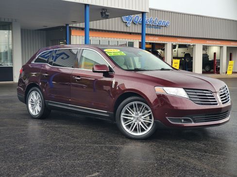 Used 2019 Lincoln MKT AWD image 1