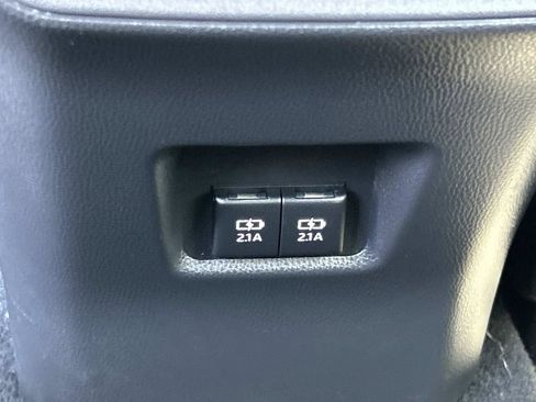Used 2021 Toyota RAV4 XLE FWD image 19