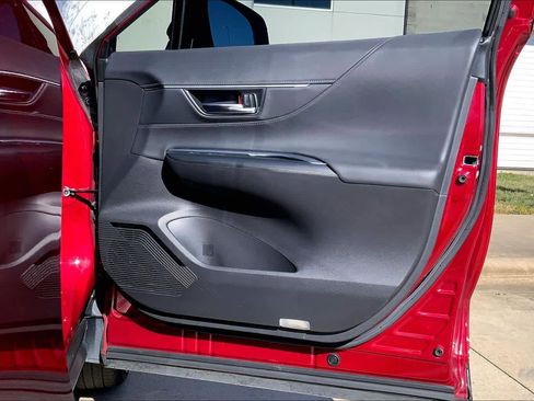 Used 2023 Toyota Venza Nightshade image 23