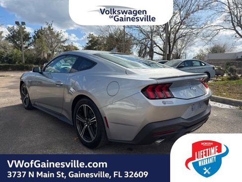 Used 2025 Ford Mustang Premium image 3