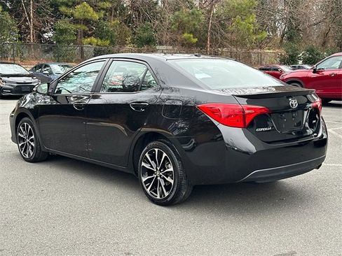 Used 2018 Toyota Corolla SE image 3