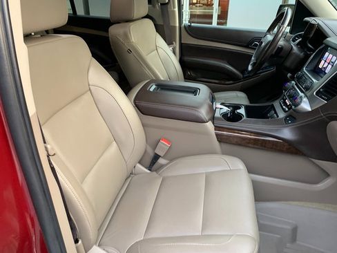 Used 2018 Chevrolet Suburban LT w/ Luxury Package AWD/4WD image 10