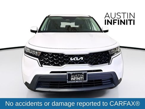 Used 2023 Kia Sorento LX FWD image 2