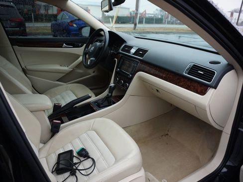 Used 2012 Volkswagen Passat TDI SEL Premium image 22