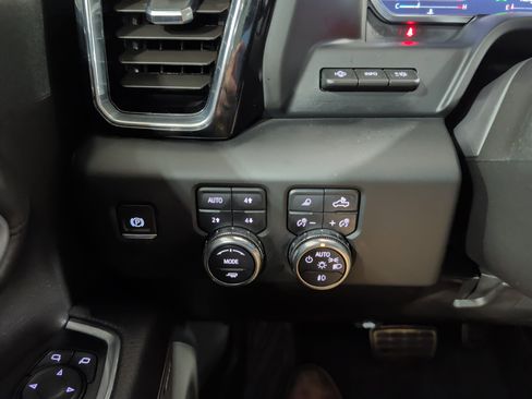 Used 2025 GMC Sierra 3500 Denali w/ Denali Reserve Package image 10