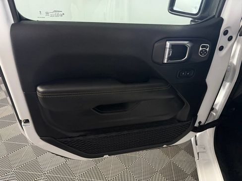 Used 2025 Jeep Wrangler Unlimited Sahara w/ Safety Group AWD/4WD image 24