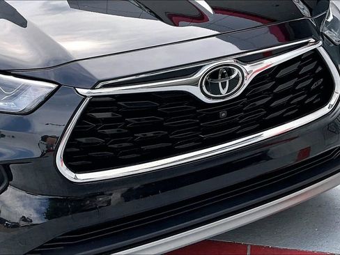 Used 2023 Toyota Highlander Platinum FWD image 31