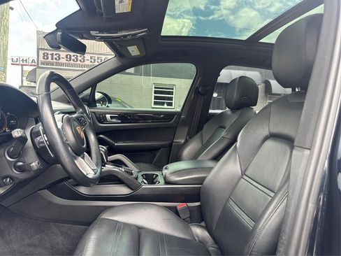 Used 2019 Porsche Cayenne S AWD/4WD image 9