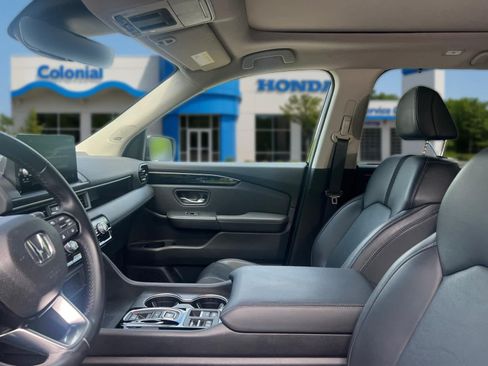 Used 2024 Honda Pilot Touring image 11