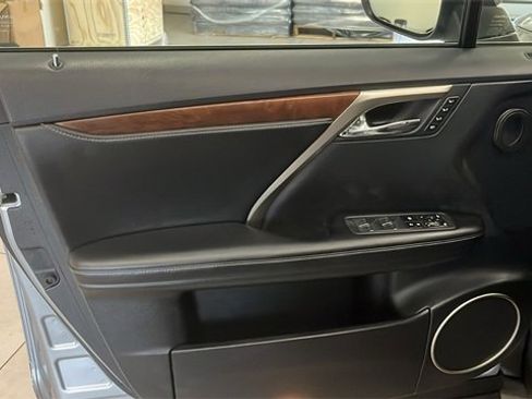 Used 2022 Lexus RX 350L Premium image 9