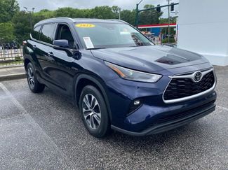 Used 2022 Toyota Highlander XLE FWD video 1