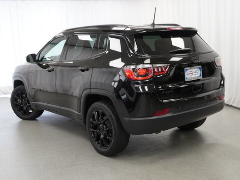 Used 2023 Jeep Compass Latitude w/ Convenience Group AWD/4WD image 5