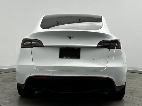 Used 2022 Tesla Model Y Long Range image 6