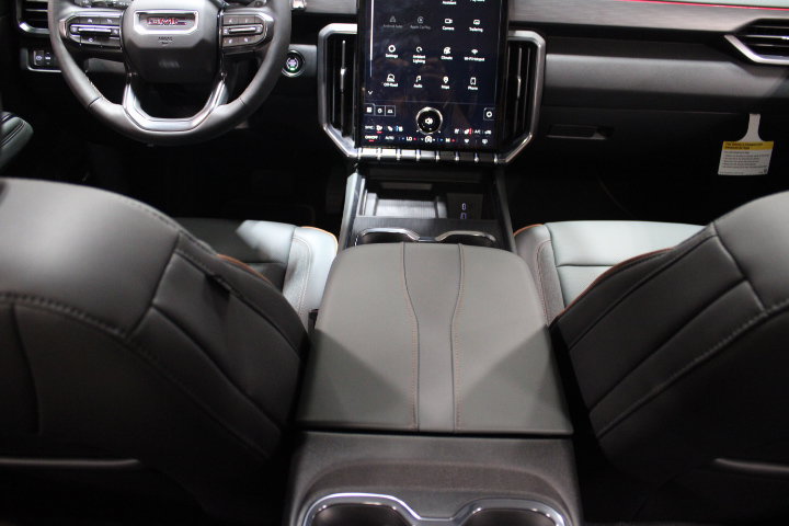 New 2026 GMC Acadia AT4 w/ Luxury Package AWD/4WD image 32