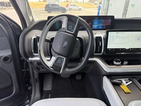 Certified 2025 Ford Expedition Platinum w/ Driver's Package AWD/4WD image 31