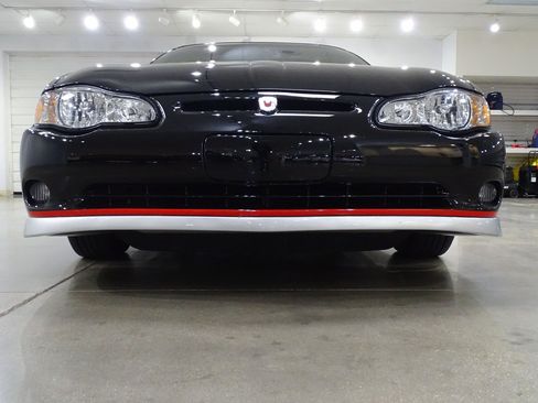 Used 2002 Chevrolet Monte Carlo SS w/ Pace Car Replica Pkg FWD image 25