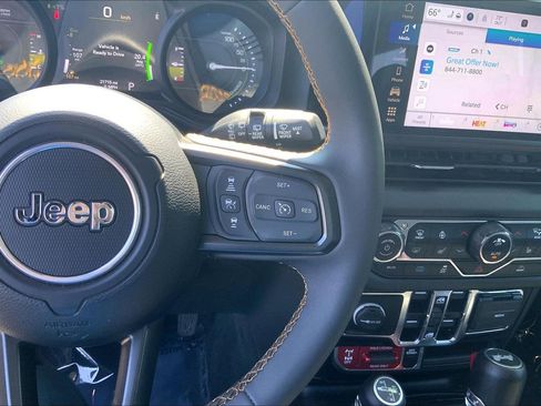 Used 2024 Jeep Wrangler Unlimited AWD/4WD image 24