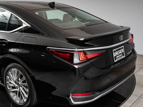 Certified 2020 Lexus ES 300h Ultra Luxury w/ Accessory Package FWD image 19