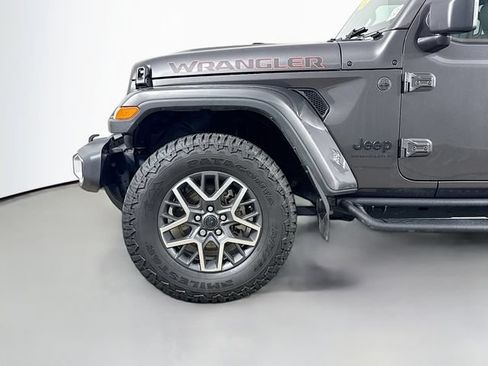 Used 2025 Jeep Wrangler Unlimited Sahara AWD/4WD image 31