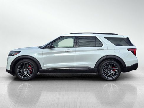 Used 2025 Ford Explorer ST image 7