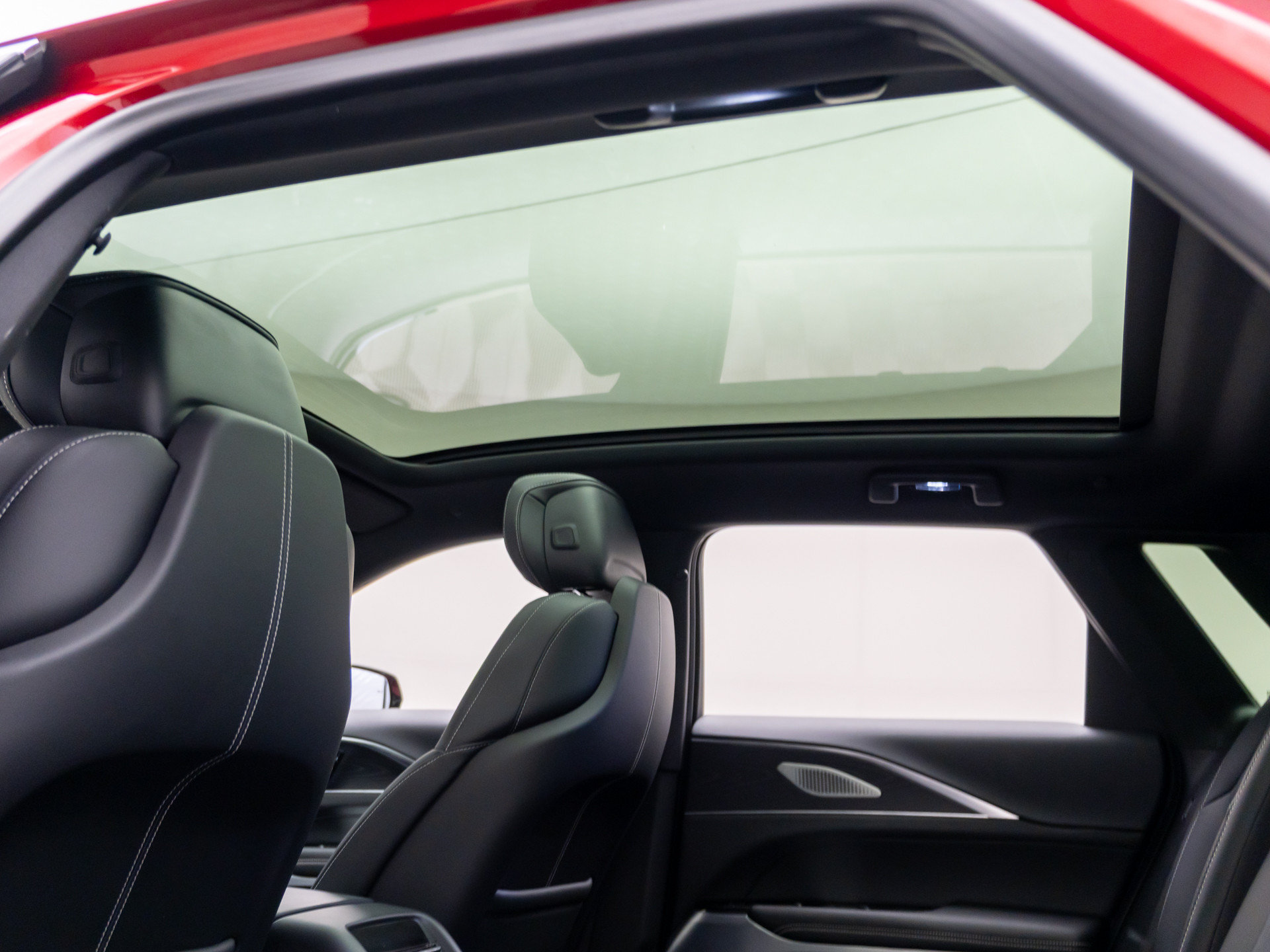 Certified 2025 Cadillac Lyriq Luxury w/ LPO, Floor Liner Package AWD/4WD image 22