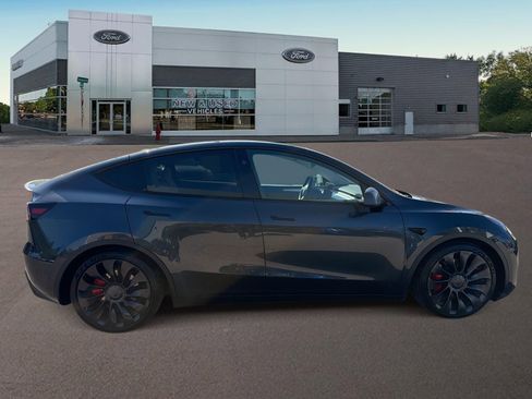 Used 2024 Tesla Model Y Performance AWD/4WD image 11