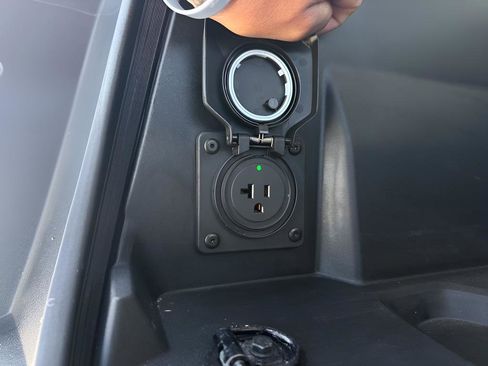 Used 2024 GMC Sierra EV Denali image 32