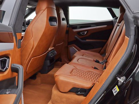 Used 2019 Lamborghini Urus AWD/4WD image 45