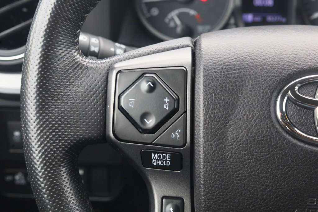 Used 2021 Toyota Tacoma TRD Sport w/ Technology Package AWD/4WD image 8