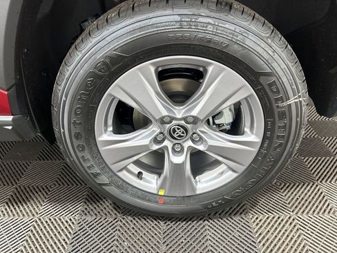 Used 2025 Toyota RAV4 XLE image 30