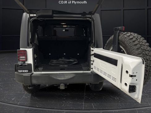 Used 2016 Jeep Wrangler Unlimited Rubicon image 11