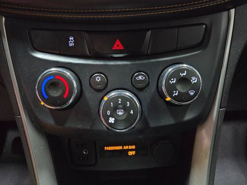 Used 2017 Chevrolet Trax LT w/ LT Convenience Package FWD image 26