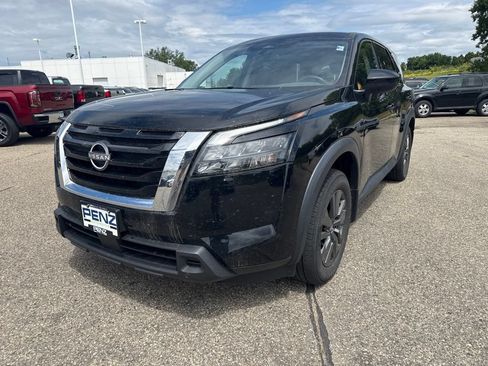 Used 2023 Nissan Pathfinder S AWD/4WD image 3