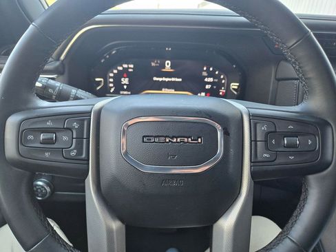 Used 2023 GMC Yukon XL Denali AWD/4WD image 9