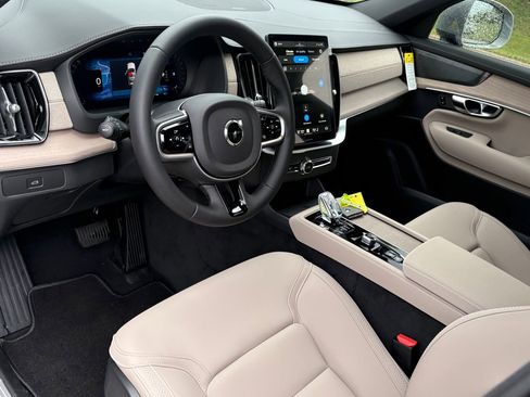 New 2026 Volvo XC90 B6 Plus w/ Protection Package Premier image 13