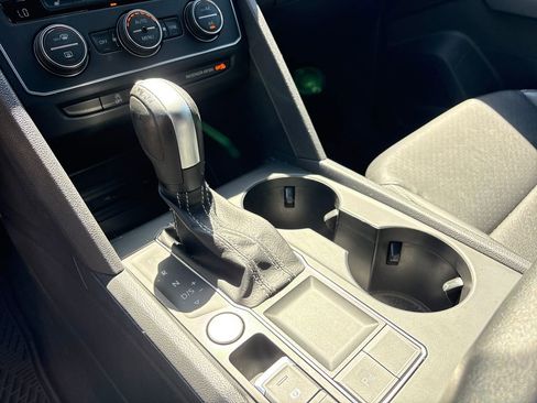 Used 2021 Volkswagen Atlas Cross Sport SE w/ V6 Towing Package image 26