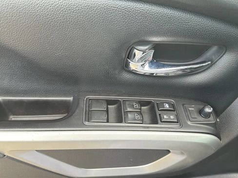 Used 2017 Nissan Titan SV AWD/4WD image 23
