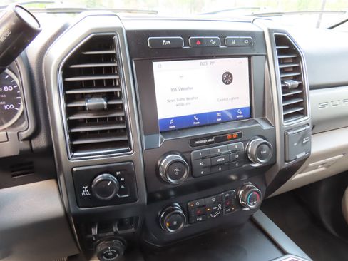 Used 2022 Ford F250 XLT w/ XLT Premium Package AWD/4WD image 23