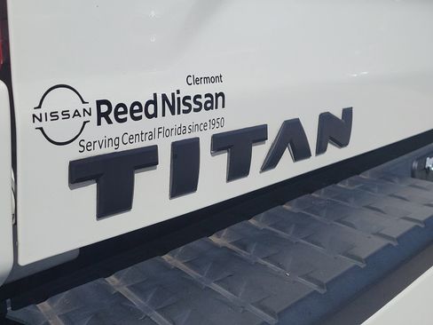Used 2021 Nissan Titan SV w/ SV Convenience Package RWD image 11