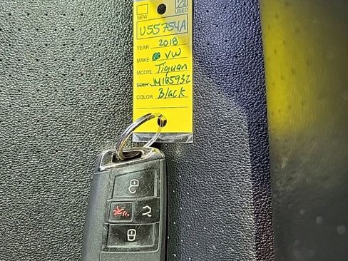 Used 2018 Volkswagen Tiguan SE w/ Panoramic Sunroof Package image 36