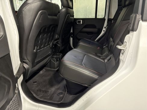 Used 2023 Jeep Gladiator Rubicon w/ LED Lighting Group image 17