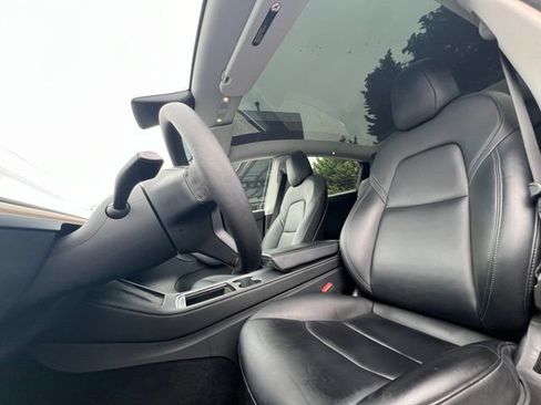 Used 2021 Tesla Model Y Long Range AWD/4WD image 17