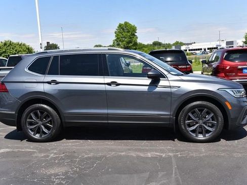 Used 2023 Volkswagen Tiguan SE w/ Panoramic Sunroof Package AWD/4WD image 5