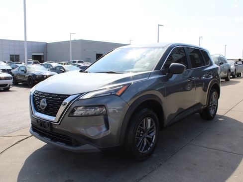 Used 2023 Nissan Rogue S image 3