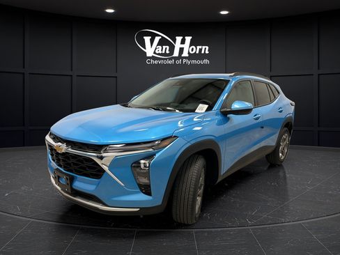 New 2026 Chevrolet Trax LT w/ Driver Confidence Package FWD image 3