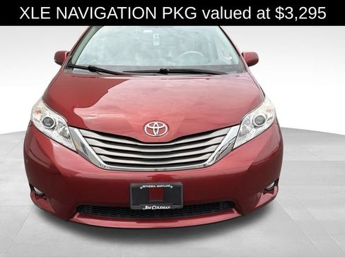 Used 2012 Toyota Sienna XLE w/ XLE Navigation Pkg FWD image 2