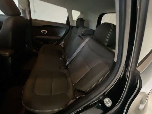 Used 2016 Kia Soul + image 21
