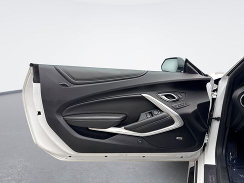 Used 2018 Chevrolet Camaro SS RWD image 9